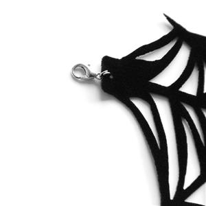 Gothic Spiderweb Hand Chain - Halloween Finger Jewelry with Black Spider Charm and Adjustable Fit J237834