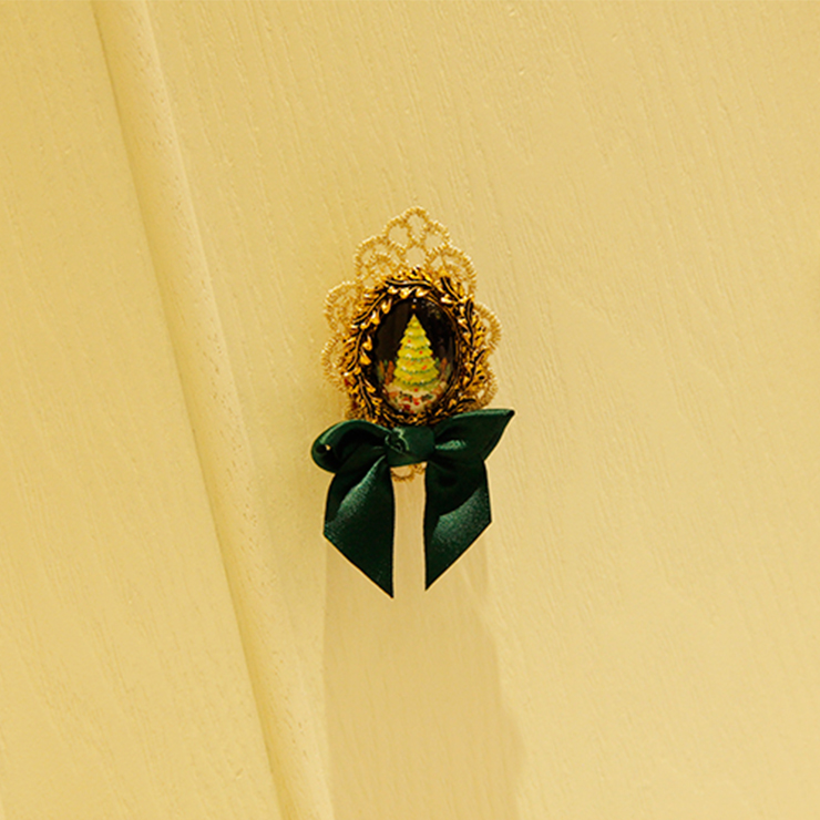 Vintage Christmas Tree Badge with Lace and Bowknot Brooch J18615