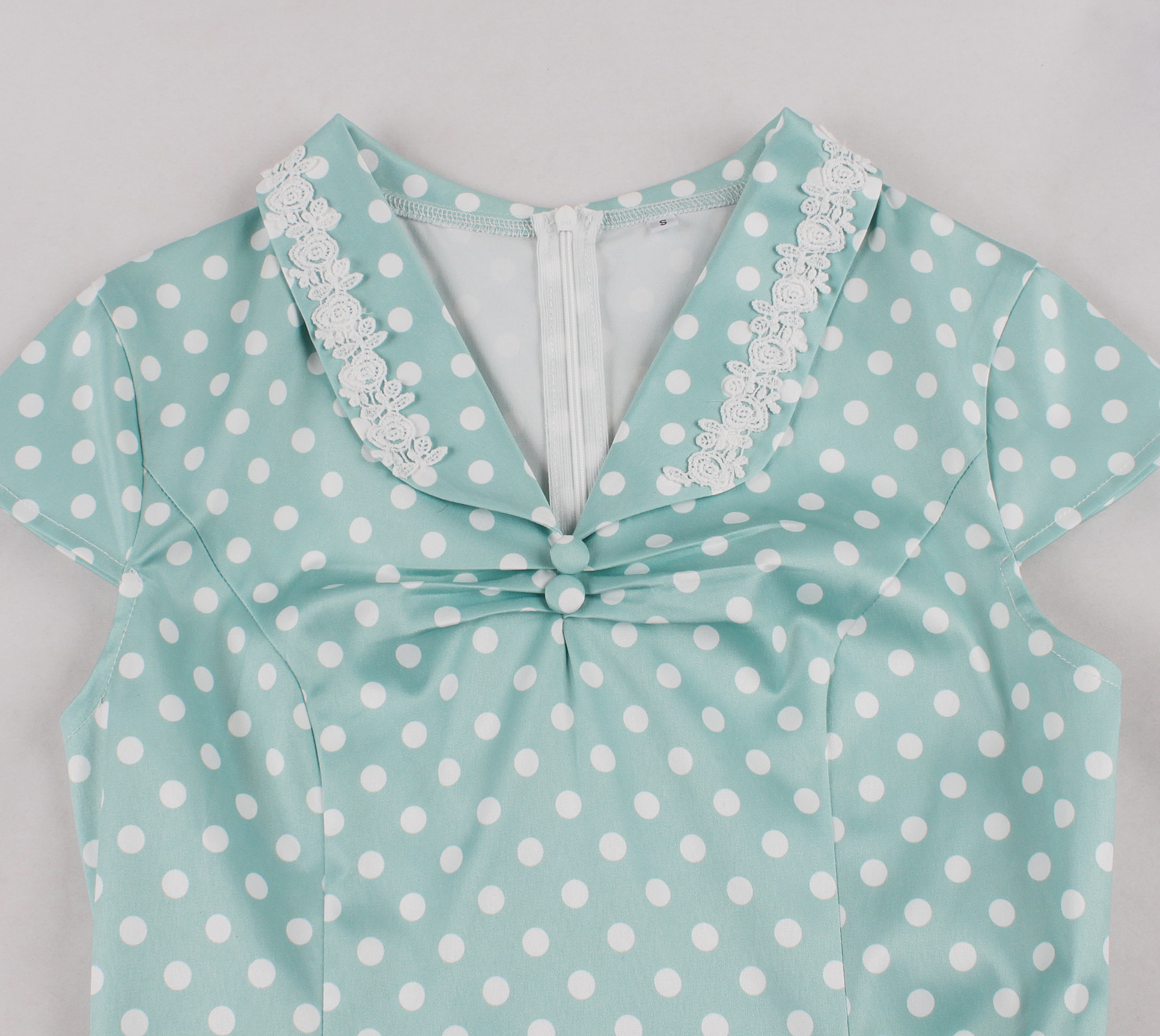 Vintage Green Polka Dot A-Line Dress with White Lace Collar and Bow Accent N23827