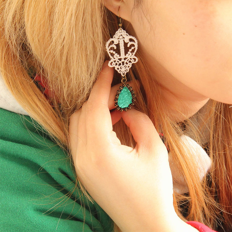 Vintage Style White Floral Lace with Grass-green Drop Gem Earrings J18407